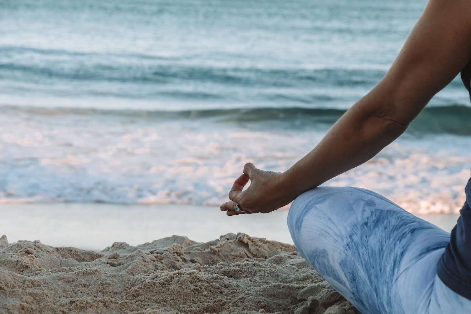 wellness retreats beach meditation